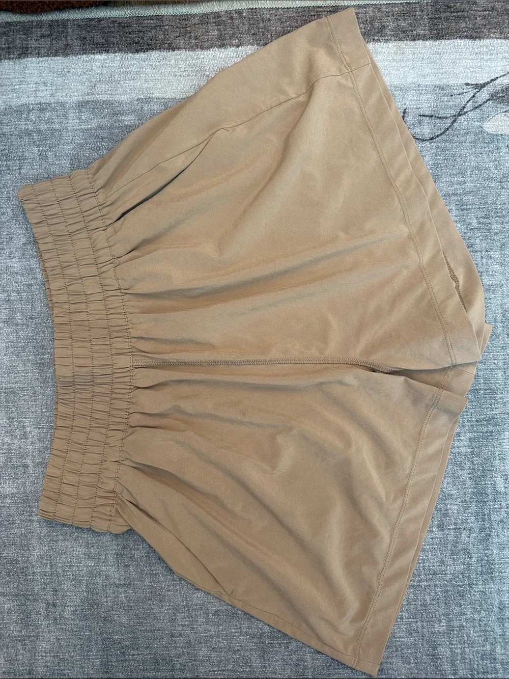 Vuori Villa Short Sand Beige Performance Travel Short Size Small Althletic